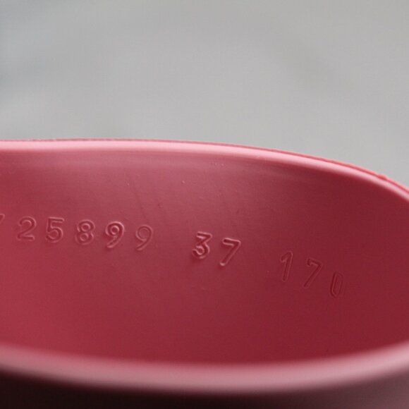 NWB Gucci Logo Rubber Clogs Mules Slip Ons Wild Rose - Picture 12 of 12